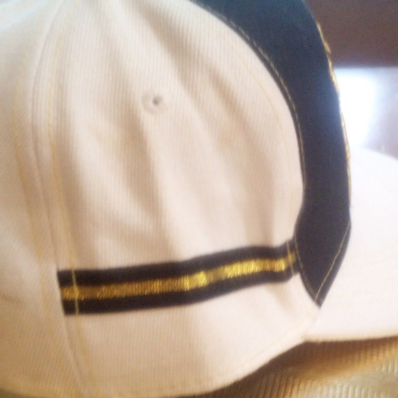 RED APE HIP HOP STYLE White with Black front Gold Red Ape Embroidered In… - Picture 3 of 4